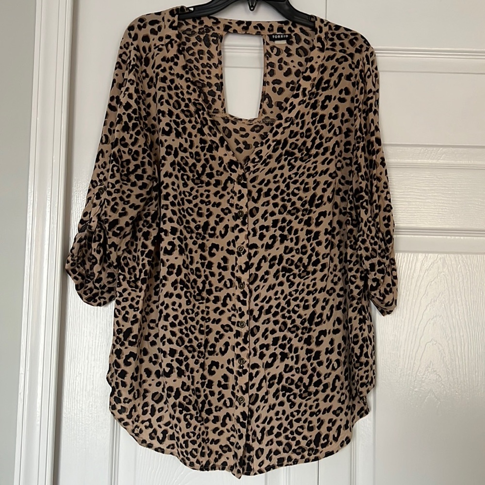 Torrid Leopard Print Button Down Blouse Tan Brown Black V-Neck Cuffed